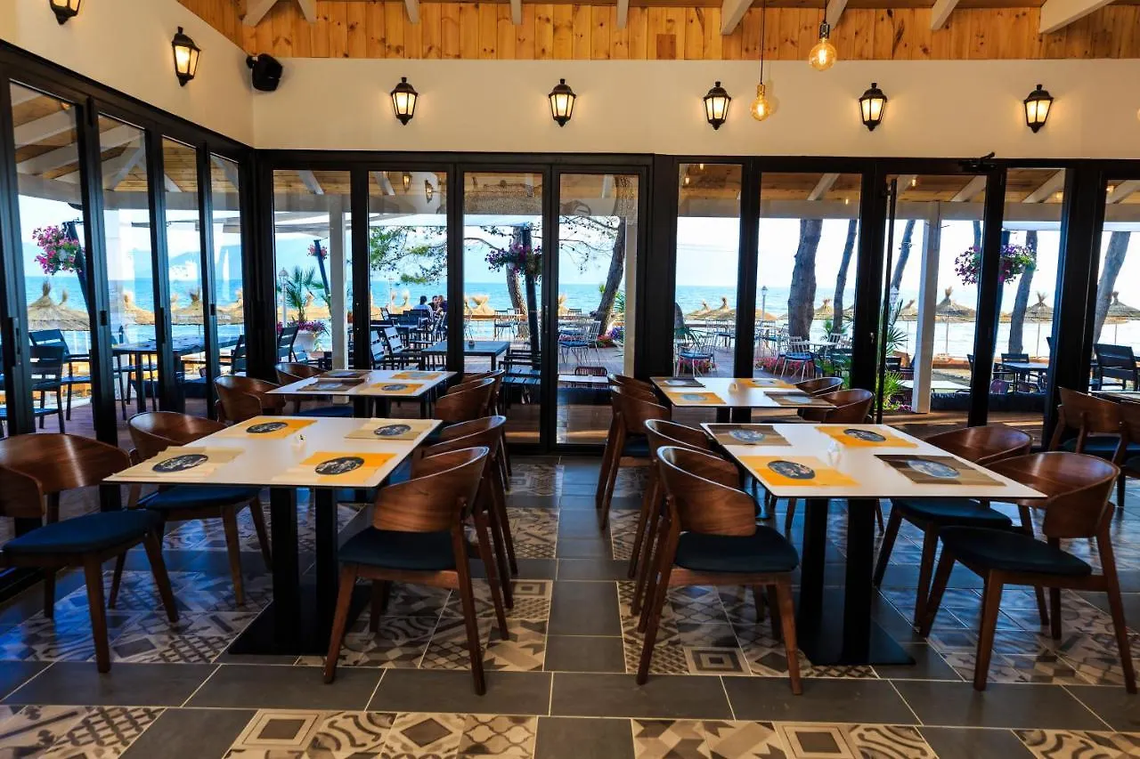 ECUADOR Resort Zverneci